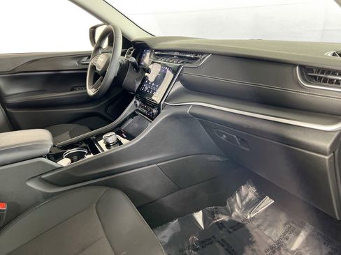 Used 2023 Jeep Grand Cherokee Laredo image 26