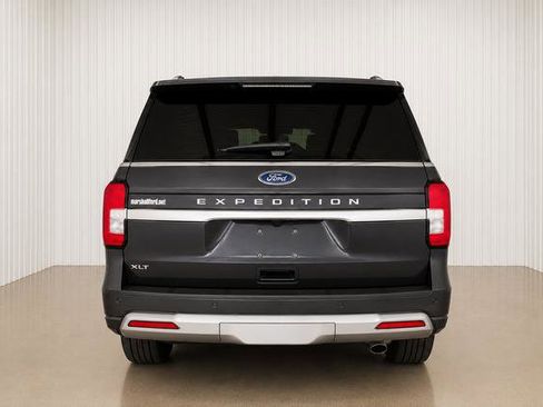Used 2024 Ford Expedition XLT RWD image 2