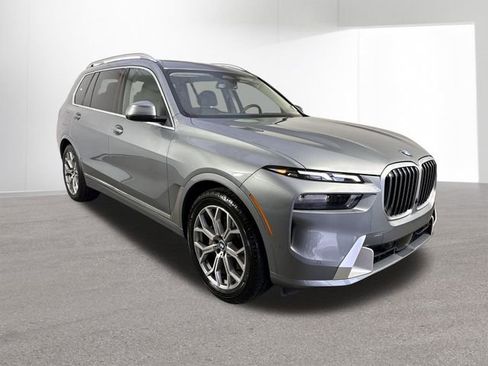 Used 2025 BMW X7 xDrive40i w/ Premium Package AWD/4WD image 3