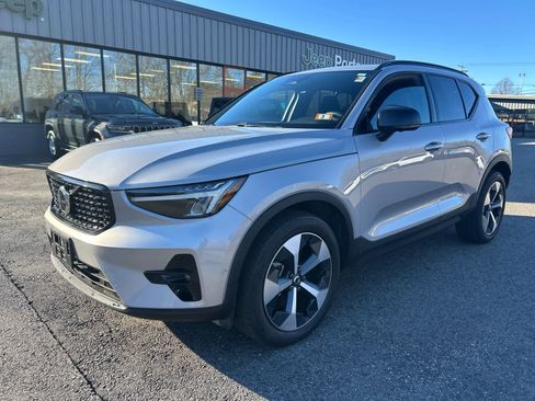 Used 2023 Volvo XC40 B5 Plus w/ Driver Assist Package image 12