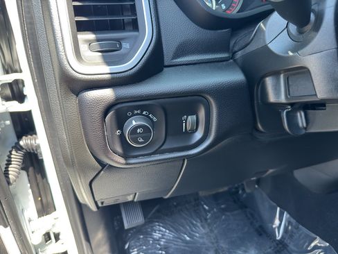Used 2024 RAM 2500 Big Horn AWD/4WD image 25
