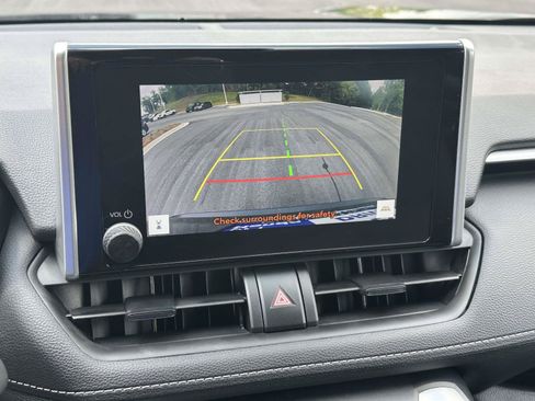 Used 2025 Toyota RAV4 XLE FWD image 20