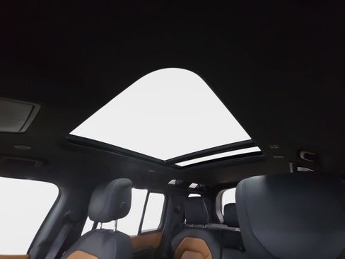 Used 2022 Land Rover Defender 110 X image 28