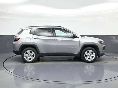 Used 2022 Jeep Compass Latitude w/ Convenience Group AWD/4WD image 11