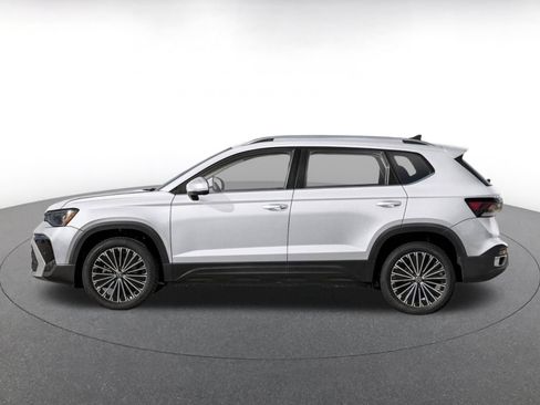 Used 2026 Volkswagen Taos SE AWD/4WD image 3