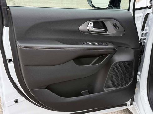 New 2026 Chrysler Pacifica Select image 29