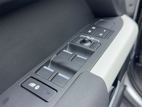 Used 2023 Land Rover Defender 110 SE image 41