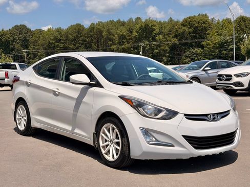 Used 2016 Hyundai Elantra SE w/ Option Group 02 FWD image 7