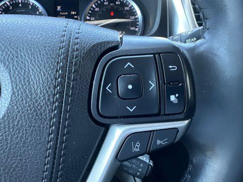 Used 2019 Toyota Highlander XLE AWD/4WD image 26