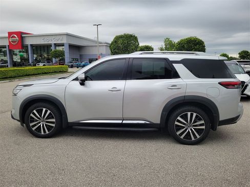 Used 2024 Nissan Pathfinder Platinum w/ Cargo Package image 7