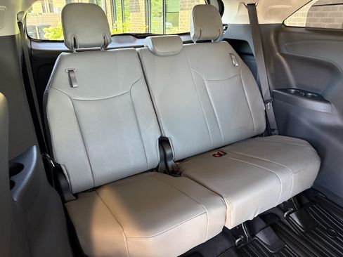Used 2026 Toyota Sienna XLE AWD/4WD image 33