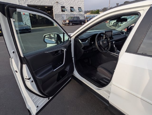 Used 2024 Toyota RAV4 LE AWD/4WD image 32