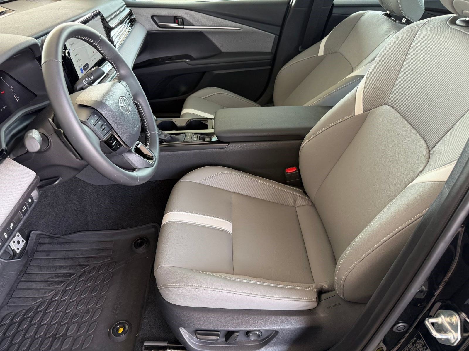 Used 2026 Toyota Camry SE w/ Multimedia Upgrade Package FWD image 5