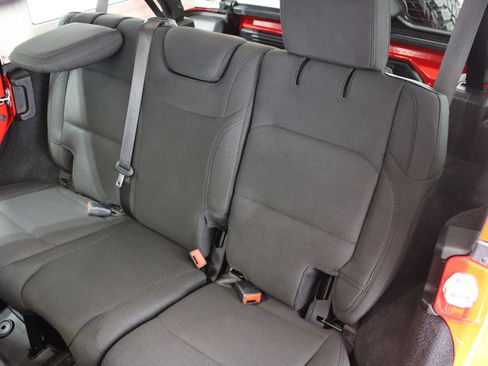 Used 2020 Jeep Wrangler Unlimited Sahara w/ Uconnect 4C Nav & Sound Group AWD/4WD image 18