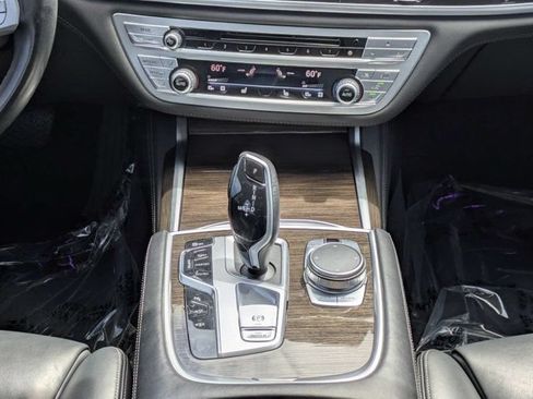 Used 2020 BMW 750i xDrive w/ Cold Weather Package AWD/4WD image 17