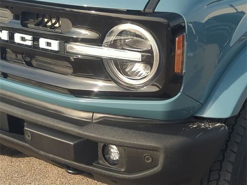 Used 2022 Ford Bronco Outer Banks image 9