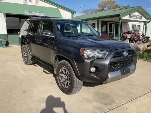 Used 2018 Toyota 4Runner TRD Off-Road Premium image 3