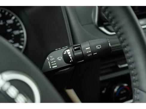 Used 2025 Nissan Rogue SV w/ SV Premium Package FWD image 22
