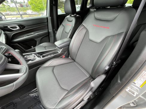 Used 2025 Jeep Compass Trailhawk AWD/4WD image 36