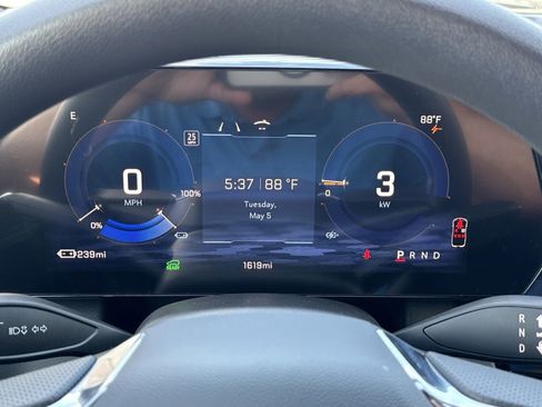 Used 2026 Chevrolet Equinox EV LT FWD image 19