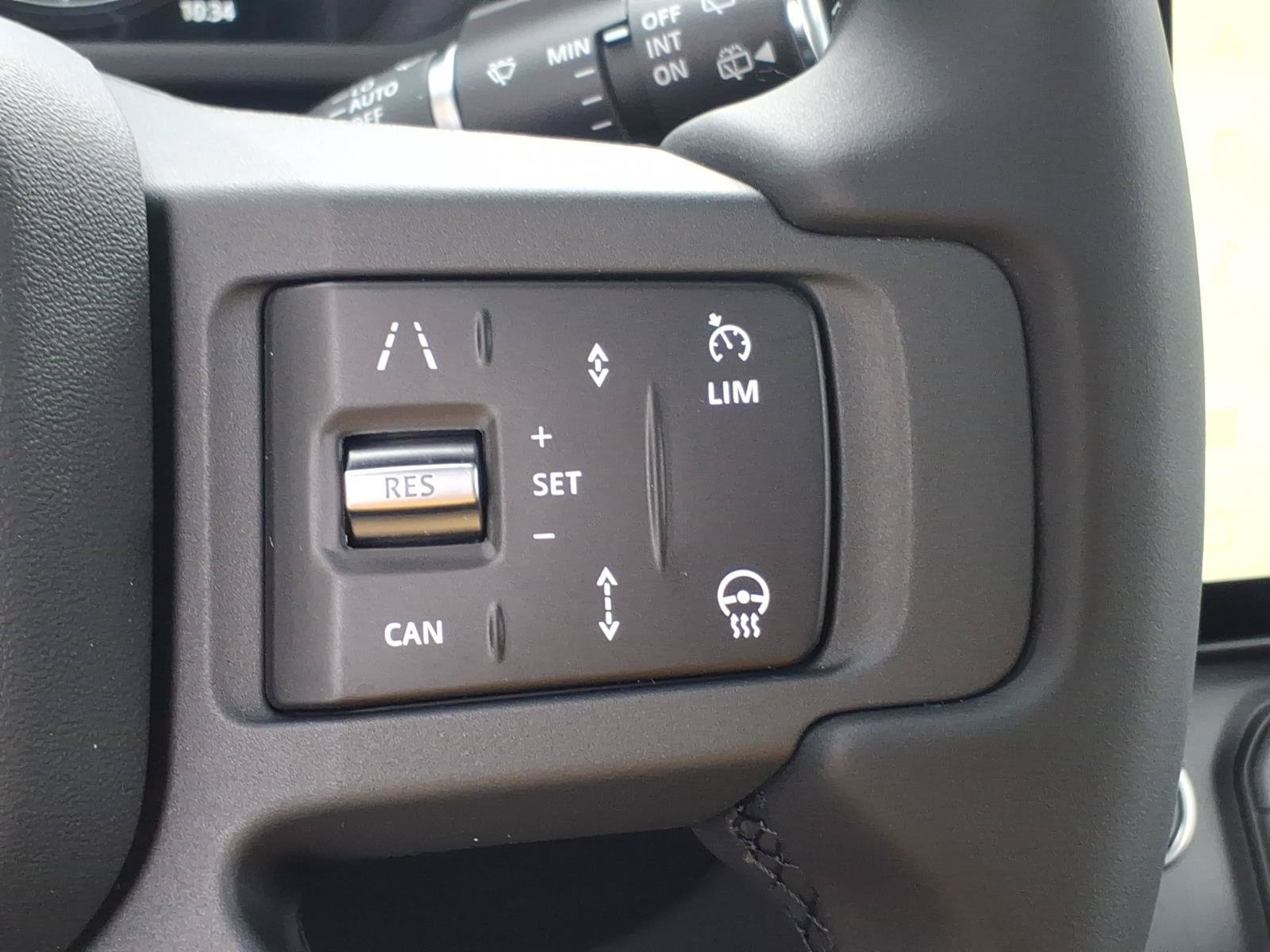New 2026 Land Rover Defender 110 X-Dynamic SE AWD/4WD image 15