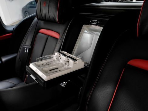 Used 2022 Rolls-Royce Cullinan Black Badge w/ Dark Exterior Package AWD/4WD image 39