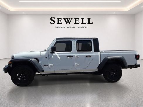 Used 2023 Jeep Gladiator Sport AWD/4WD image 2