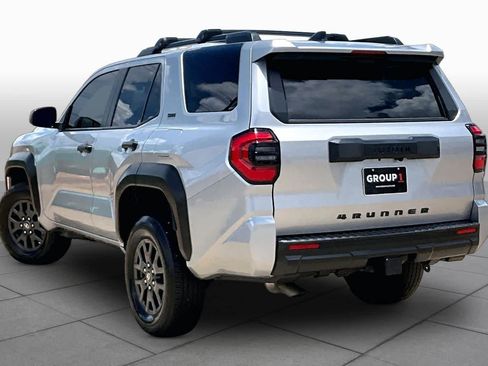 Used 2025 Toyota 4Runner SR5 AWD/4WD image 12
