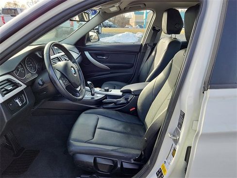 Used 2018 BMW 320i xDrive 320i xDrive image 8