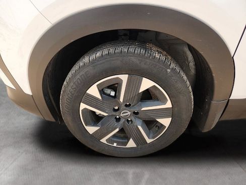 Used 2025 Nissan Kicks SV AWD/4WD image 23