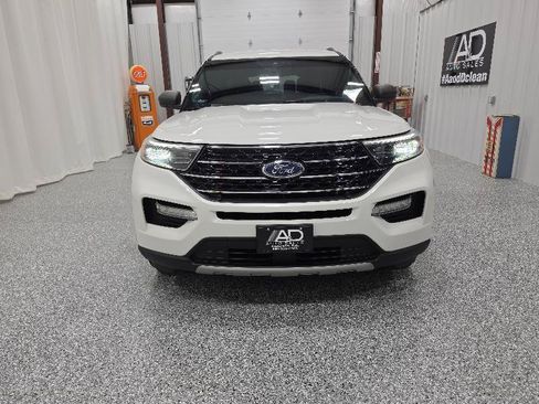 Used 2020 Ford Explorer XLT w/ Equipment Group 202A RWD image 4