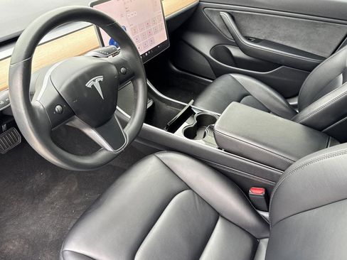 Used 2018 Tesla Model 3 Mid Range image 4