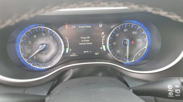 Used 2024 Chrysler Pacifica Touring-L FWD image 12