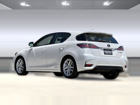 Used 2016 Lexus CT 200h w/ Navigation Package FWD image 3