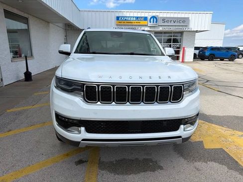 Used 2022 Jeep Wagoneer Series II w/ Premium Group I AWD/4WD image 3
