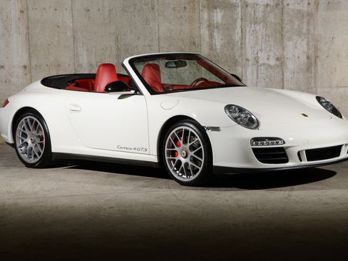 Used 2012 Porsche 911 Carrera 4 GTS image 3