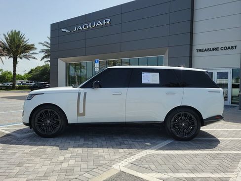 Used 2025 Land Rover Range Rover Long Wheelbase SE AWD/4WD image 2