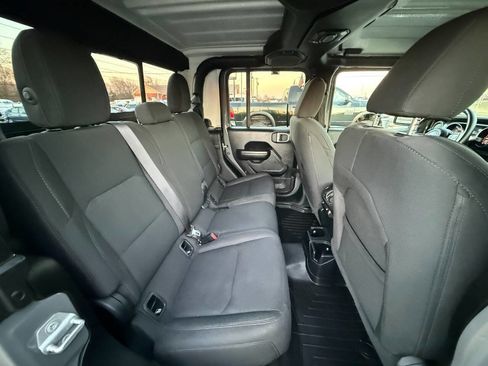 Used 2020 Jeep Gladiator Sport image 11