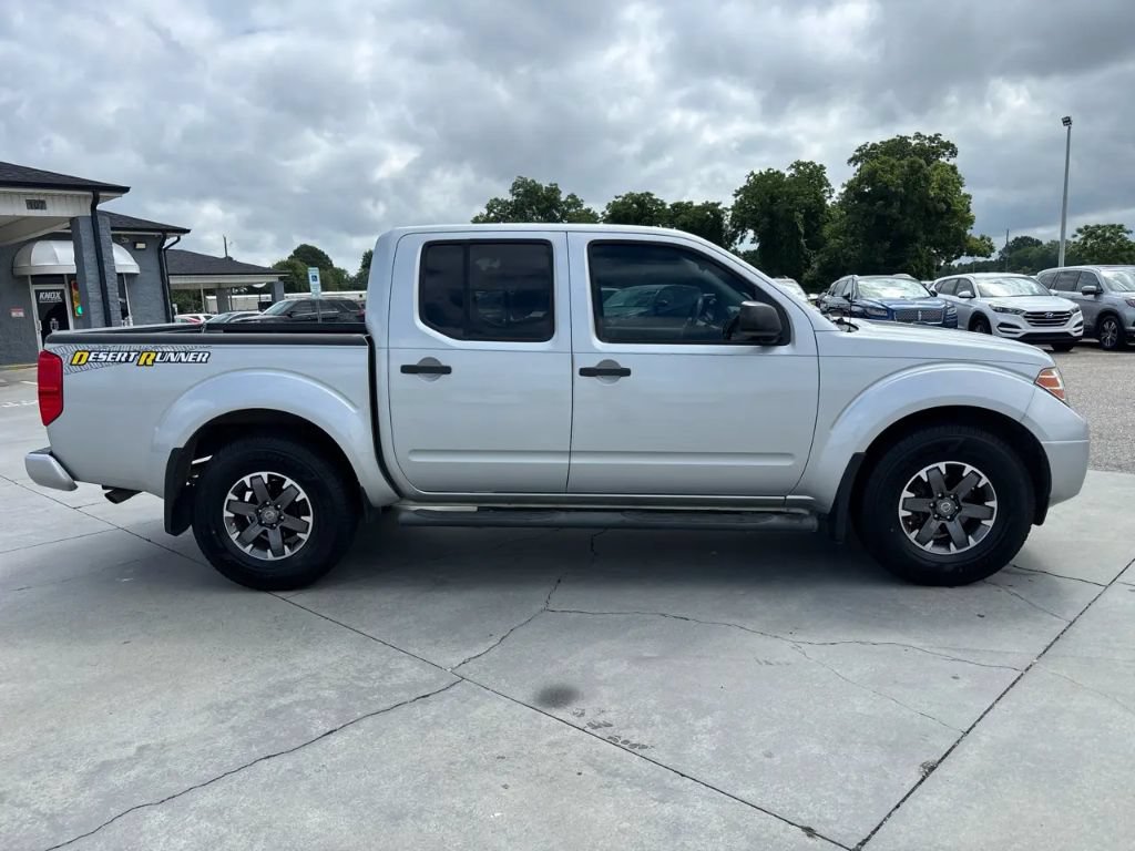 Used 2018 Nissan Frontier SV RWD image 3