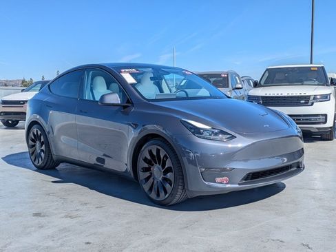 Used 2023 Tesla Model Y Performance AWD/4WD image 3