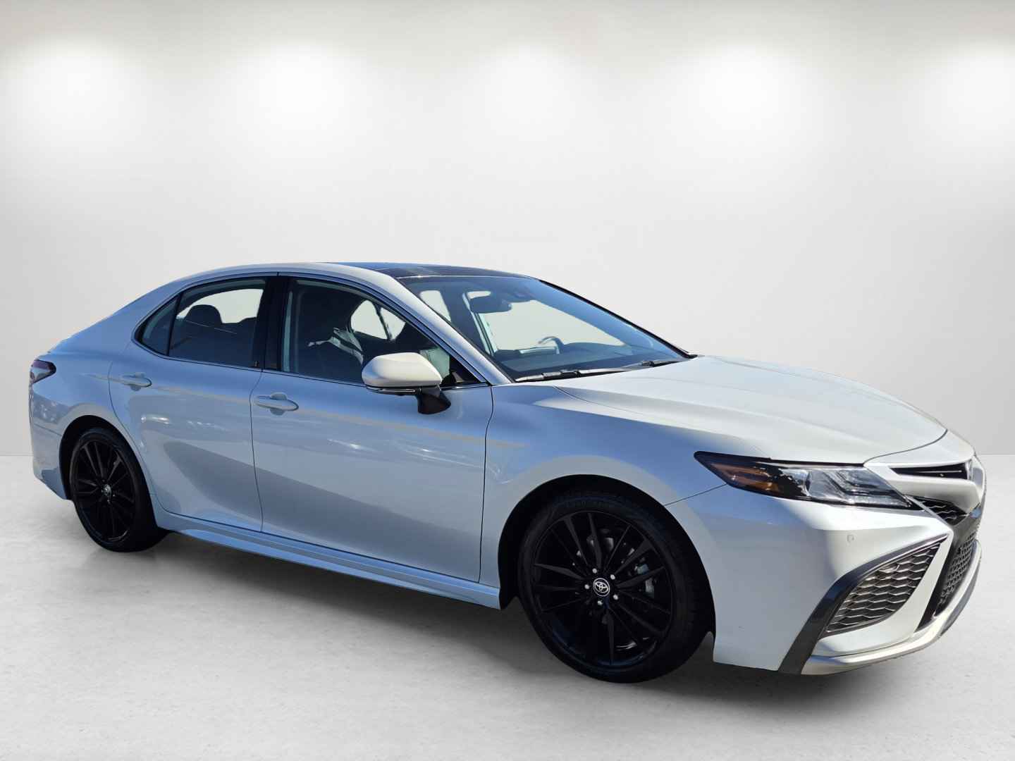 Used 2021 Toyota Camry XSE w/ Navigation Package FWD image 3