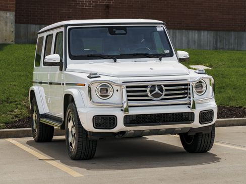 Used 2025 Mercedes-Benz G 550 image 2