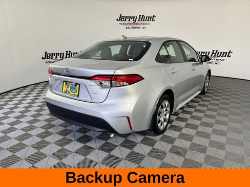 Used 2025 Toyota Corolla LE image 7