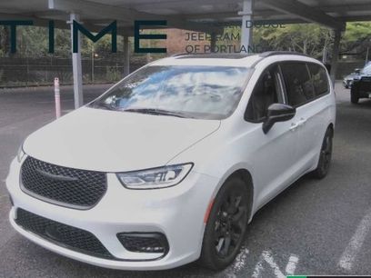 Used 2025 Chrysler Pacifica Limited
