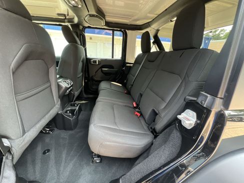 Used 2023 Jeep Wrangler Unlimited Sport AWD/4WD image 31