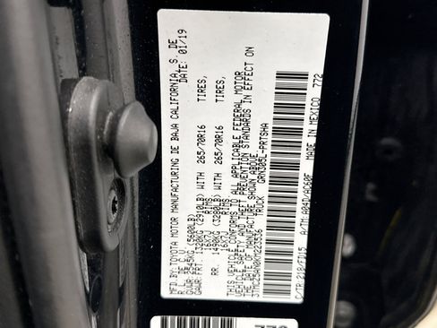 Used 2019 Toyota Tacoma TRD Off-Road image 19