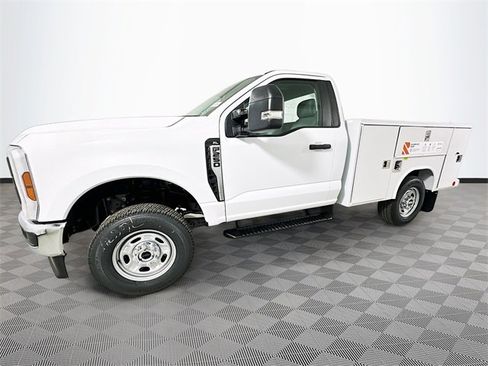 New 2026 Ford F250 XL w/ XL Chrome Package image 26