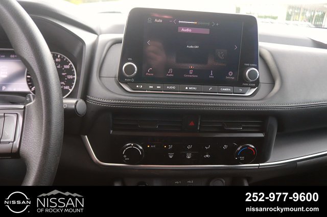 Used 2024 Nissan Rogue S AWD/4WD image 18