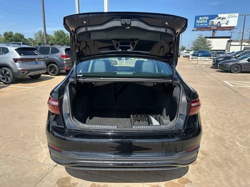 Used 2024 Volkswagen Jetta SE w/ Panoramic Sunroof Package FWD image 15