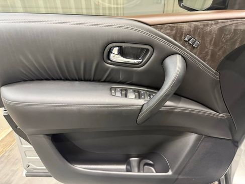 Used 2024 Nissan Armada Platinum w/ Captain's Chairs Package RWD image 5